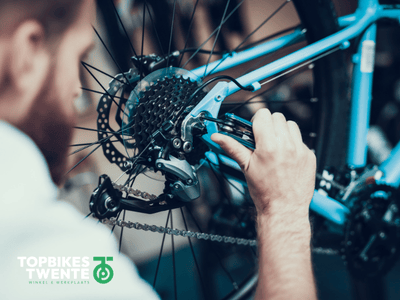 Ketting van een fiets die gerepareerd wordt.